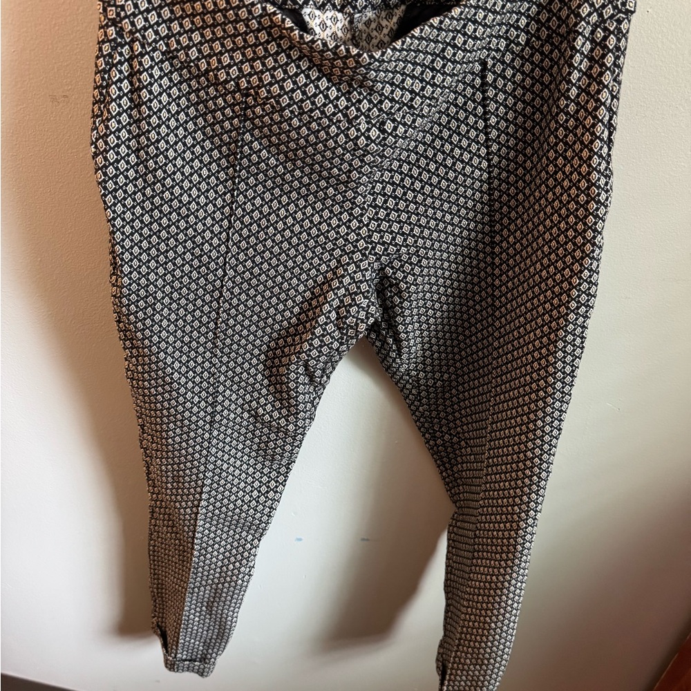 Lord & Taylor Black and White Geometric Pants
